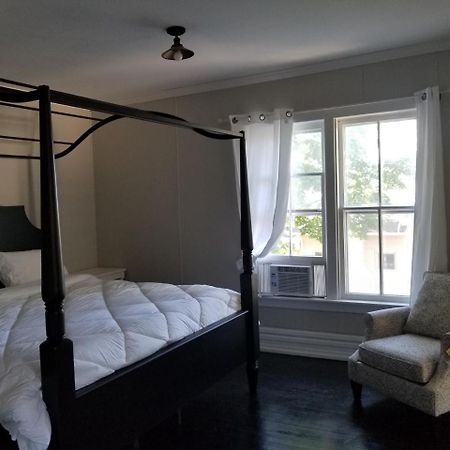 Bed and Breakfast Charlevoix House Экстерьер фото