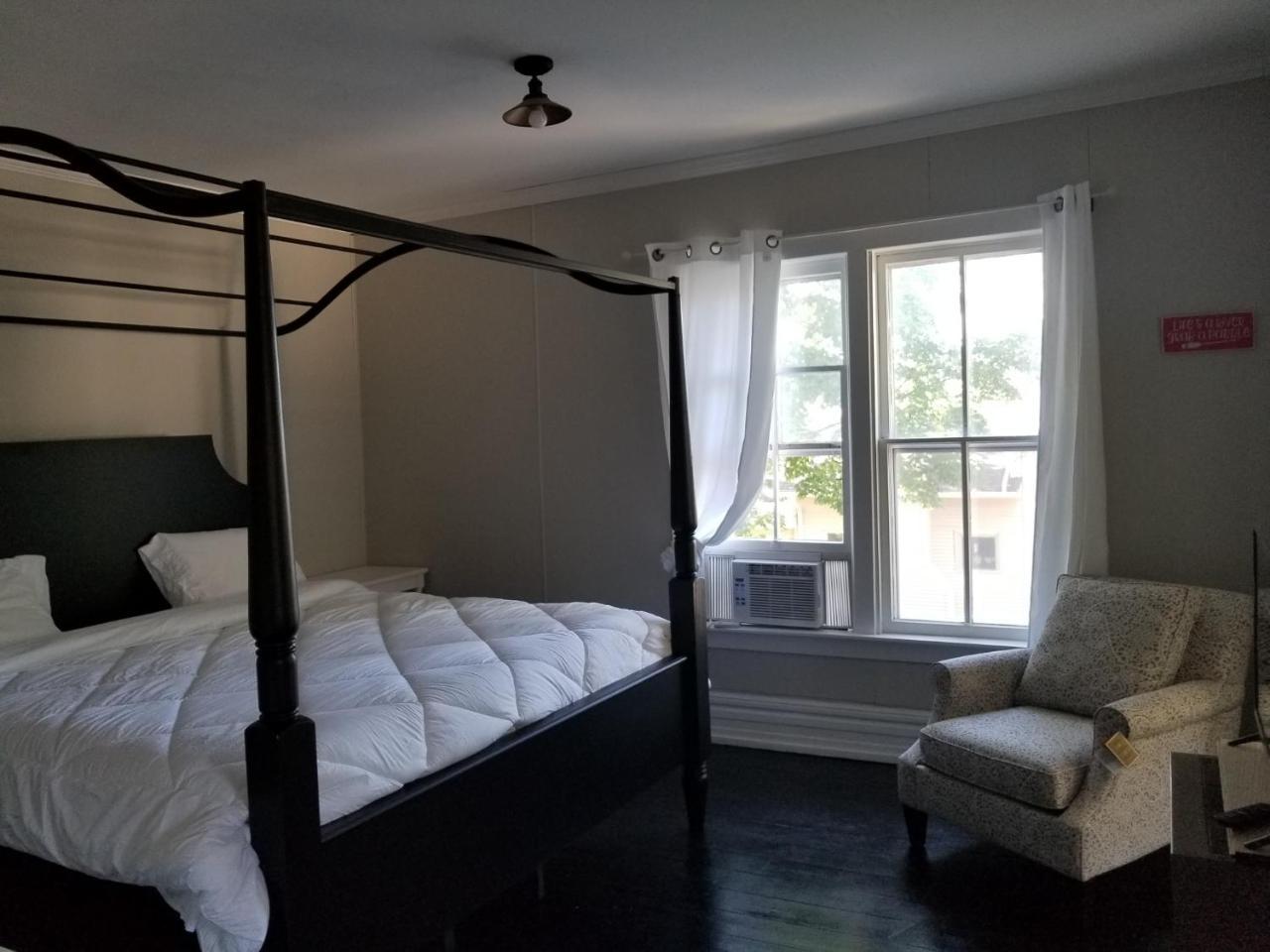 Bed and Breakfast Charlevoix House Экстерьер фото