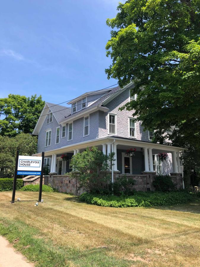 Bed and Breakfast Charlevoix House Экстерьер фото