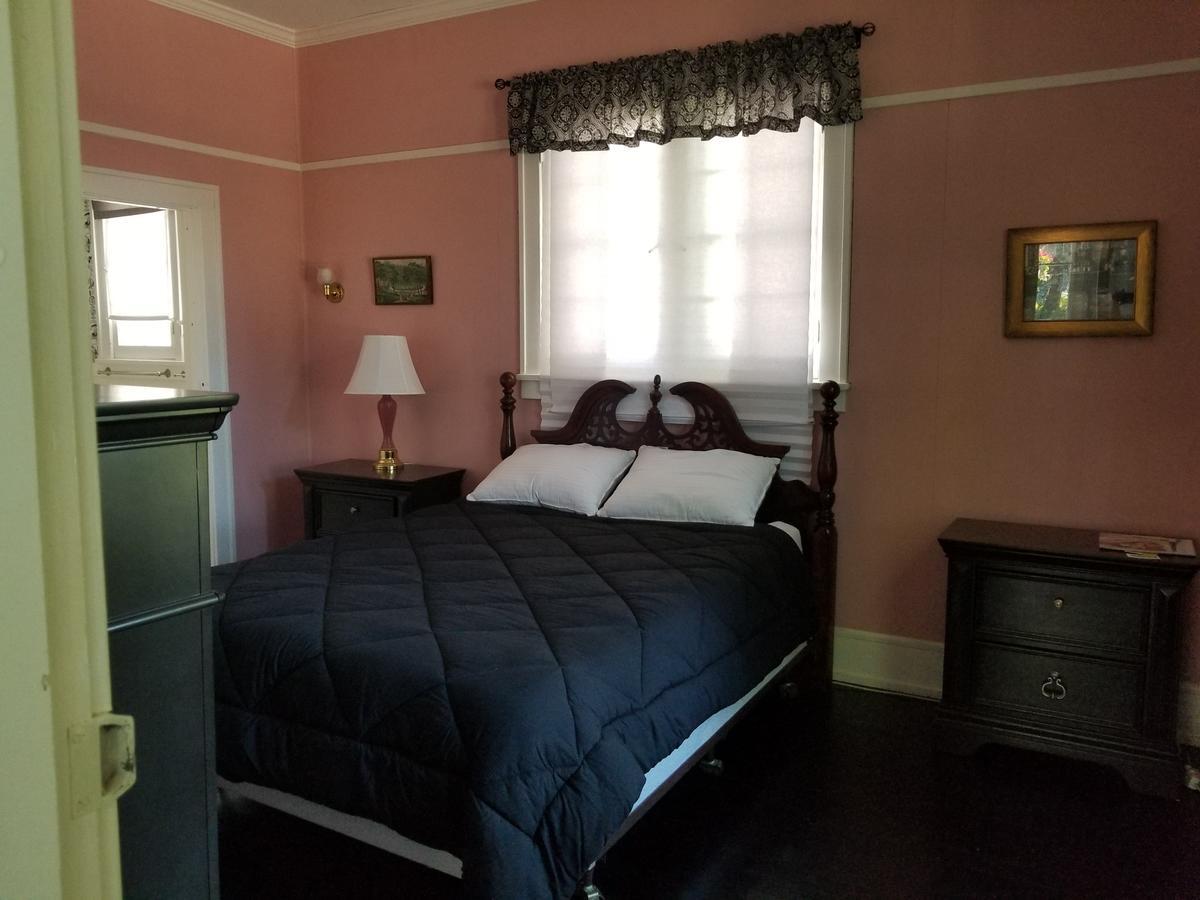 Bed and Breakfast Charlevoix House Экстерьер фото