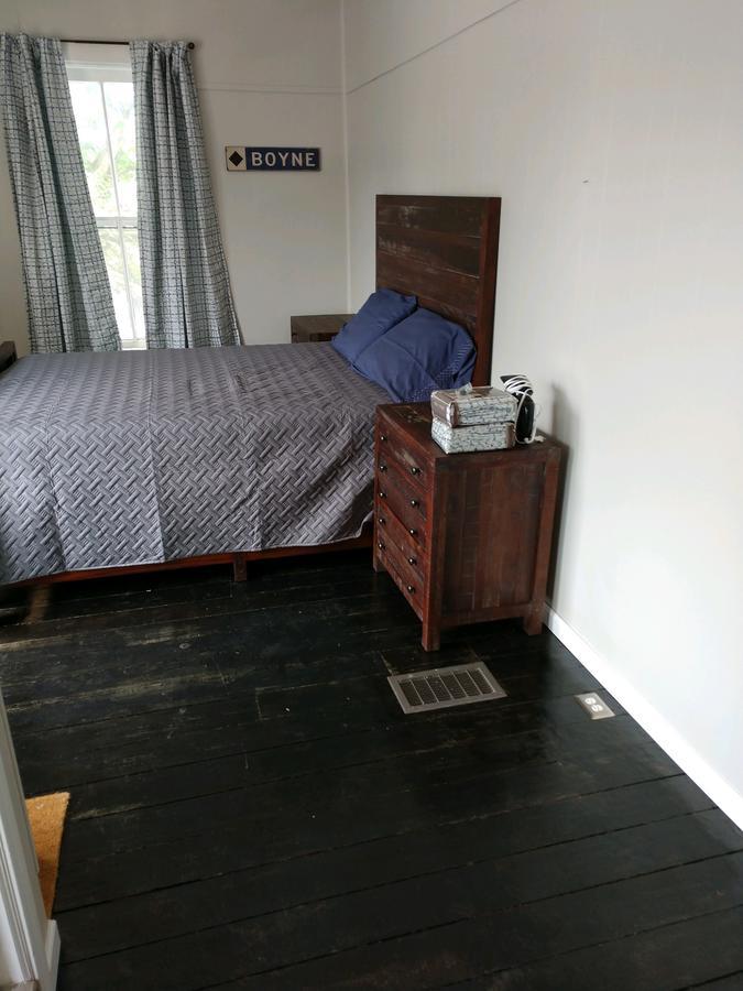 Bed and Breakfast Charlevoix House Экстерьер фото