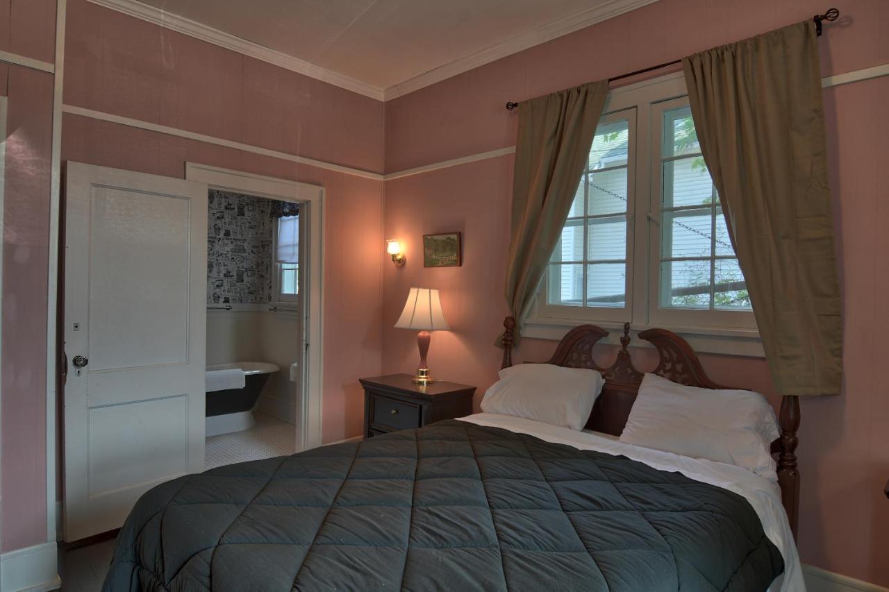 Bed and Breakfast Charlevoix House Экстерьер фото