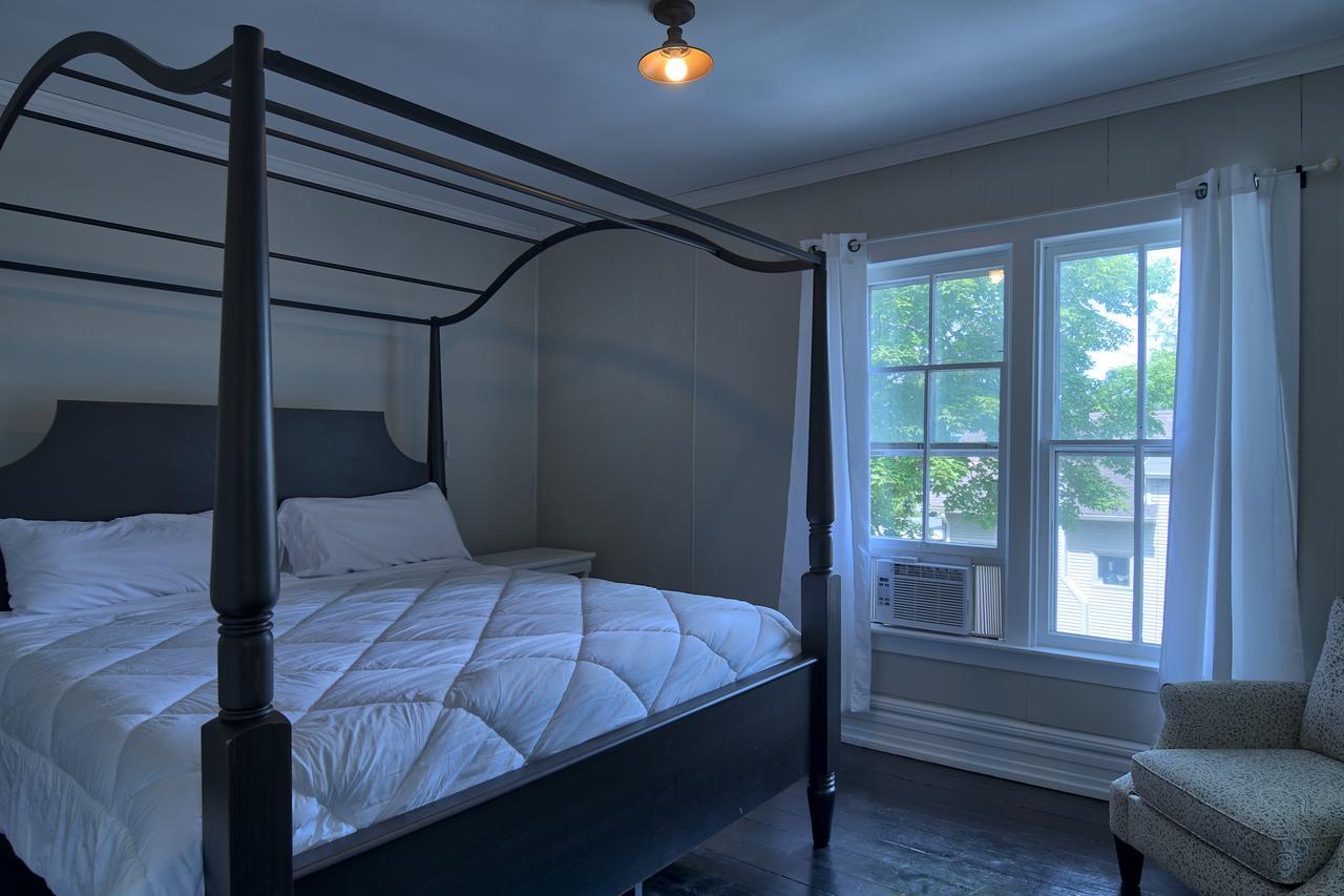 Bed and Breakfast Charlevoix House Экстерьер фото