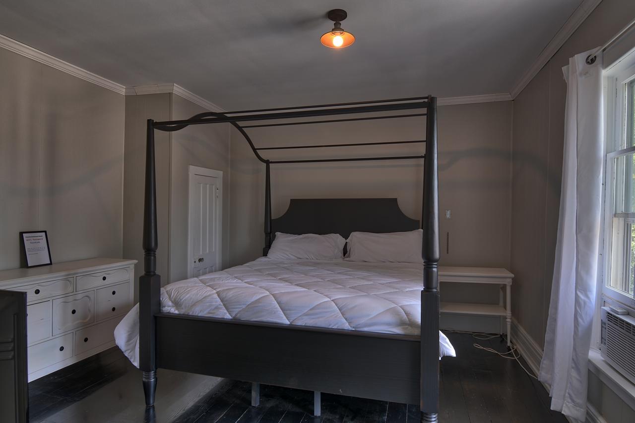 Bed and Breakfast Charlevoix House Экстерьер фото