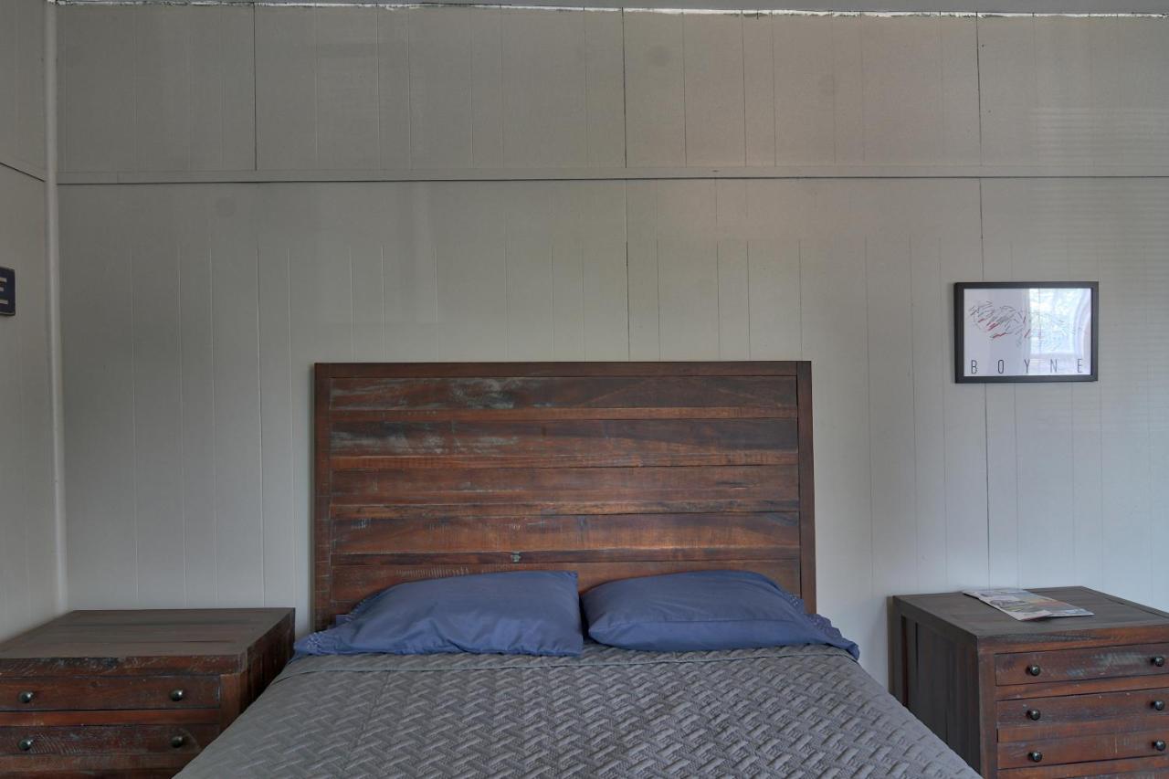 Bed and Breakfast Charlevoix House Экстерьер фото