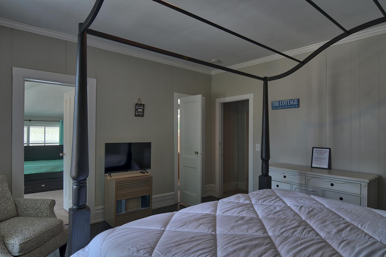 Bed and Breakfast Charlevoix House Экстерьер фото