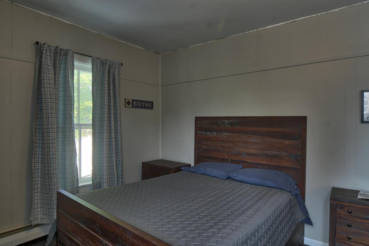 Bed and Breakfast Charlevoix House Экстерьер фото