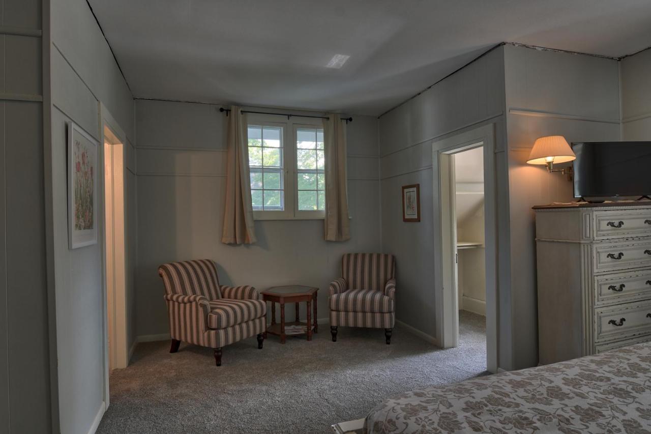 Bed and Breakfast Charlevoix House Экстерьер фото