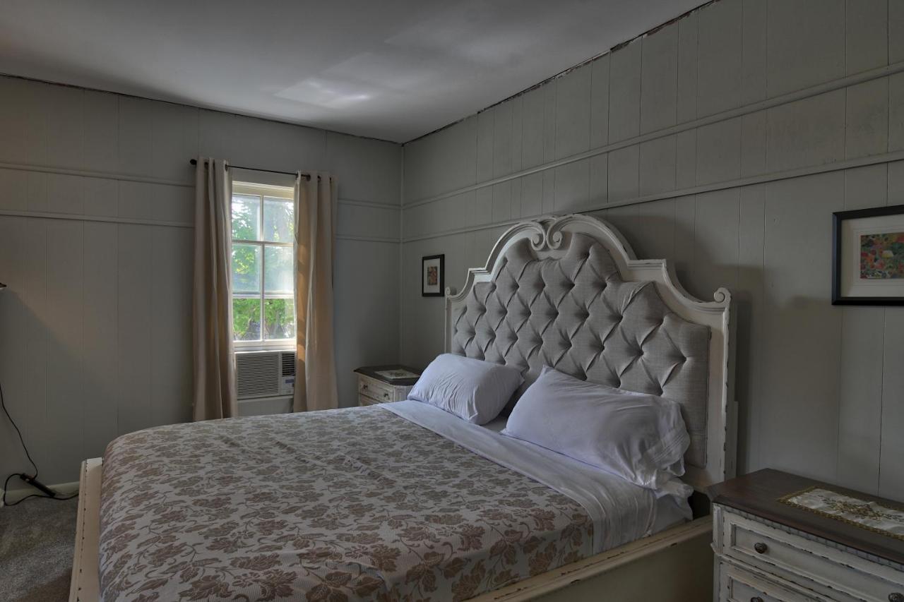 Bed and Breakfast Charlevoix House Экстерьер фото