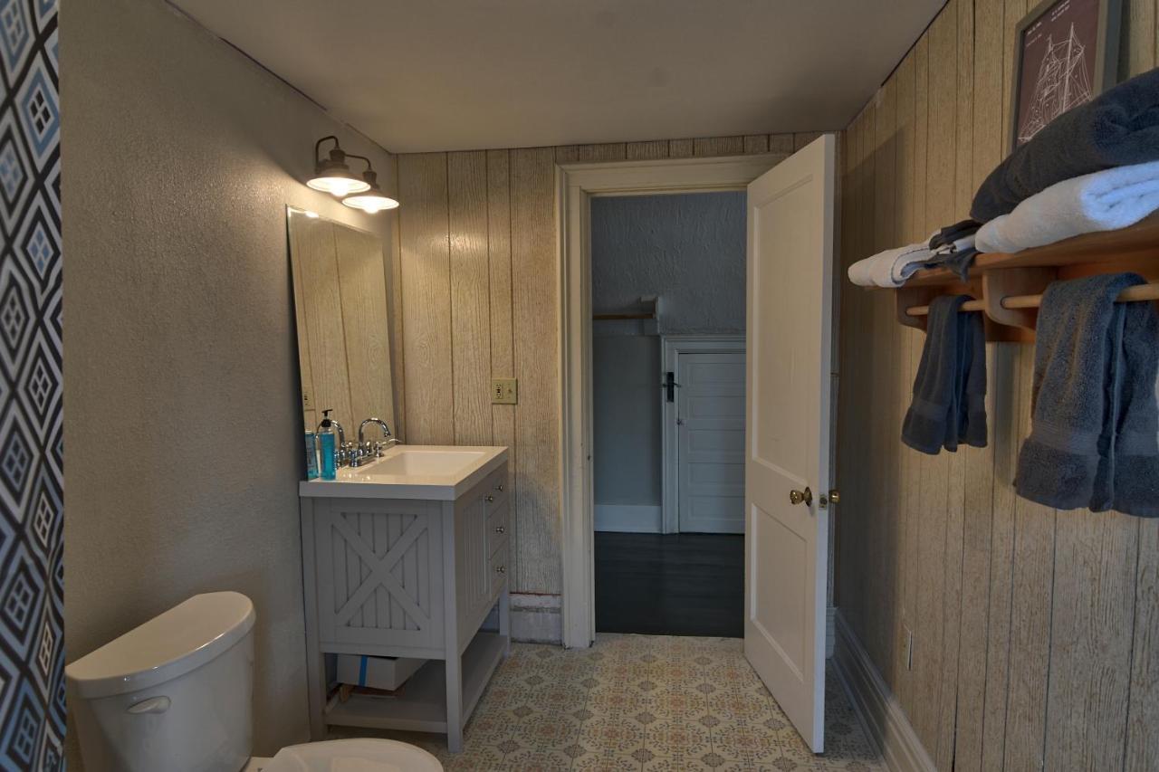 Bed and Breakfast Charlevoix House Экстерьер фото