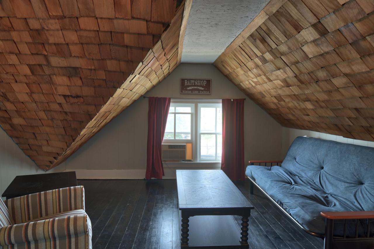 Bed and Breakfast Charlevoix House Экстерьер фото