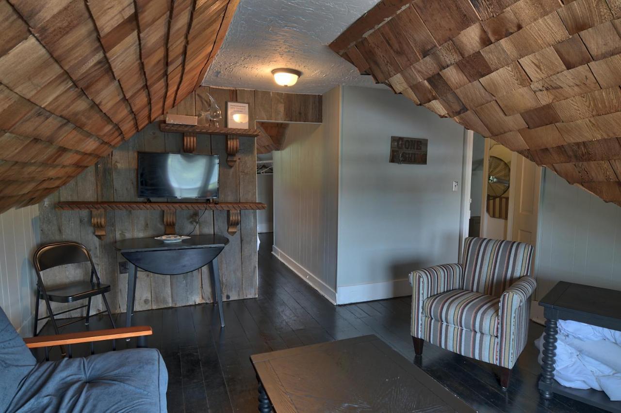 Bed and Breakfast Charlevoix House Экстерьер фото