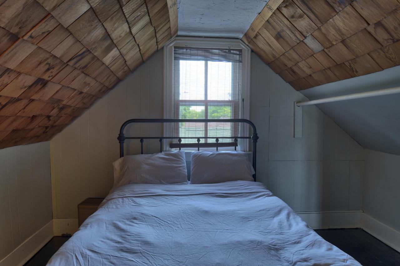 Bed and Breakfast Charlevoix House Экстерьер фото