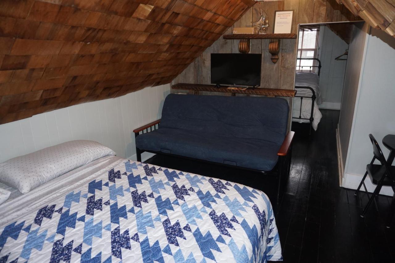 Bed and Breakfast Charlevoix House Экстерьер фото