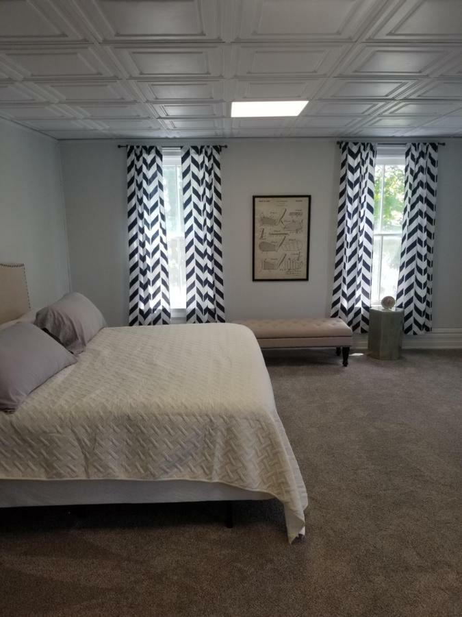 Bed and Breakfast Charlevoix House Экстерьер фото